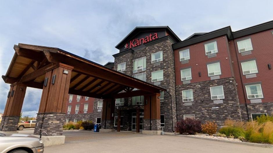 The Kanata Inns by BCMInns Whitecourt Exterior