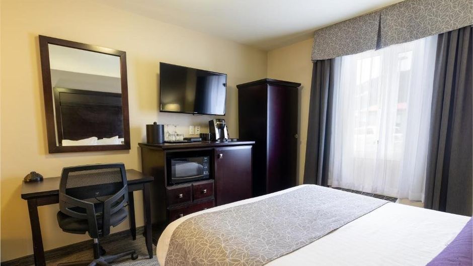 The Kanata by BCMInns Blairmore Room