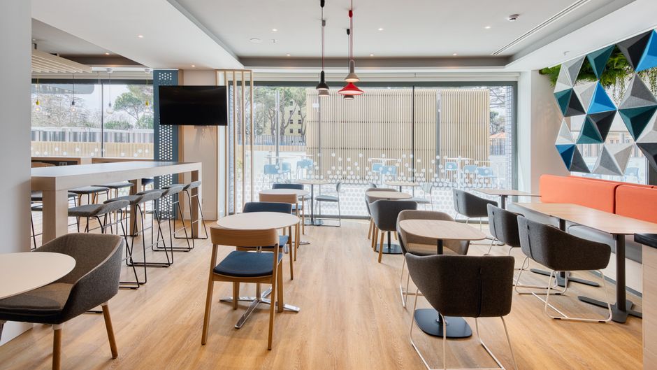 Holiday Inn Express Airport Restaurant