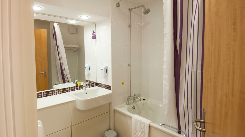 Premier Inn Bradford South Room