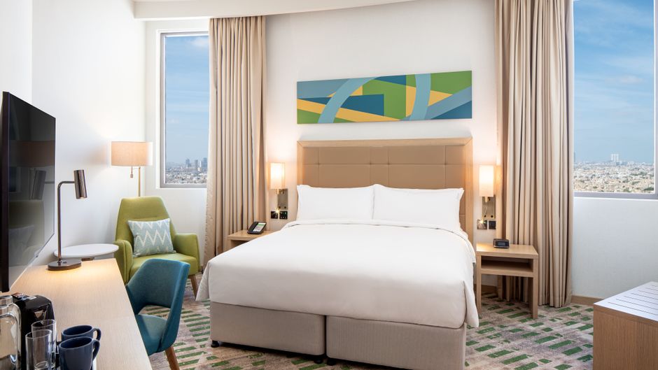 Holiday Inn & Suites Dubai Science Park Suite