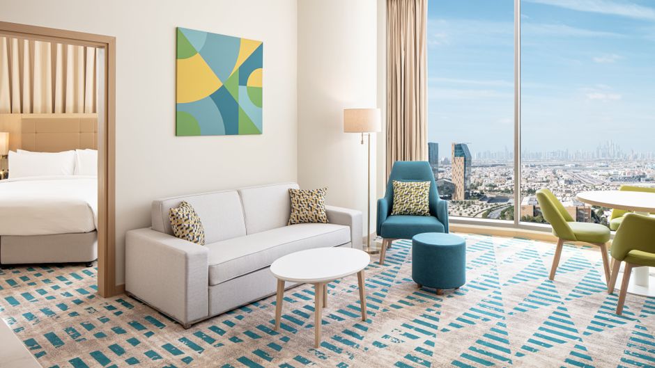 Holiday Inn & Suites Dubai Science Park Suite