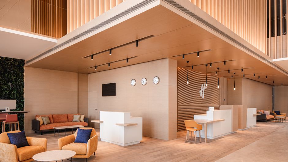 Holiday Inn & Suites Dubai Science Park Lobby