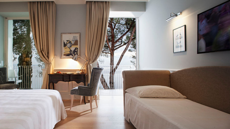 Hotels Riviera & Maximilian's Room