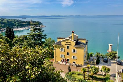 Hotels Riviera & Maximilian's