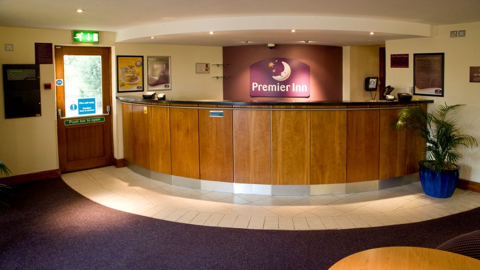 Premier Inn Chelmsford (Boreham) Lobby