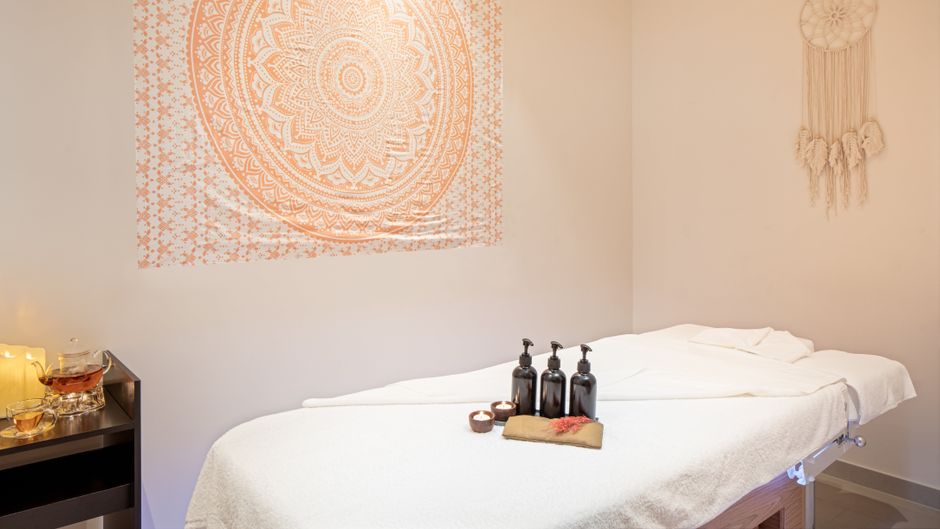Holiday Inn & Suites Dubai Science Park Spa