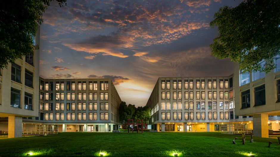 Holiday Inn Express Shanghai Pujiang Exterior