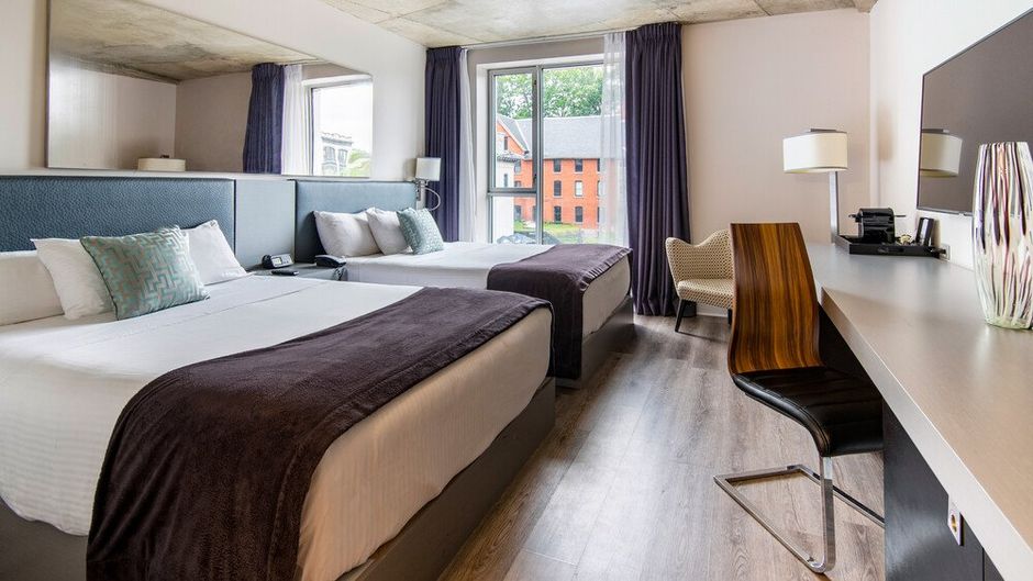 Hotel 10 Room