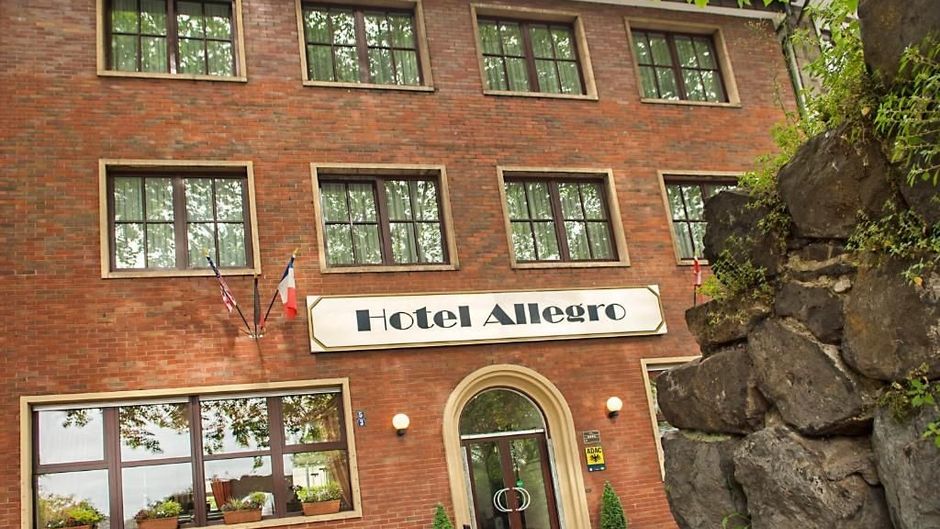 Hotel Allegro Exterior
