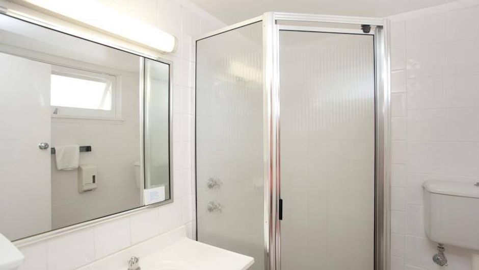 Riverview Motor Inn Room