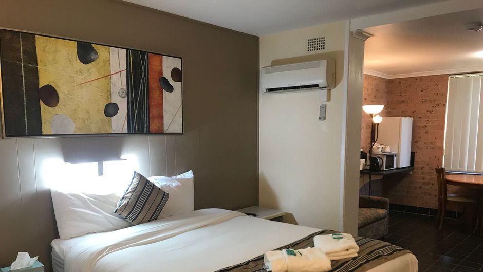 Riverview Motor Inn Room