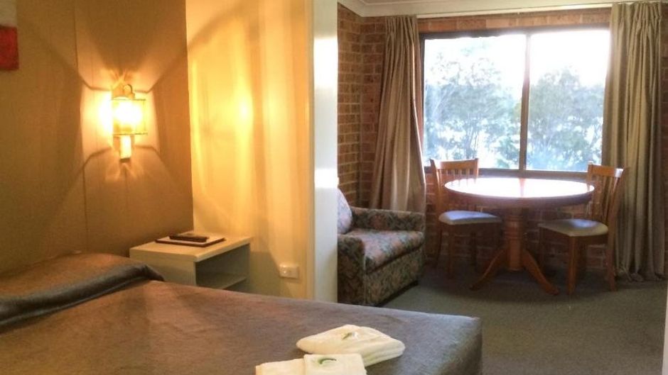 Riverview Motor Inn Room