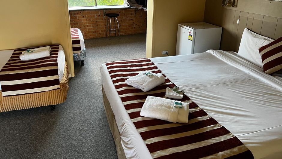 Riverview Motor Inn Room
