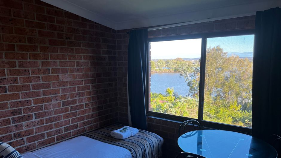 Riverview Motor Inn Room