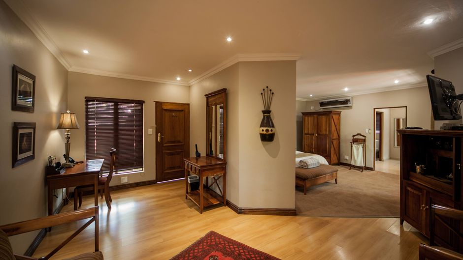 Fairview Hotel & Conference Center Room
