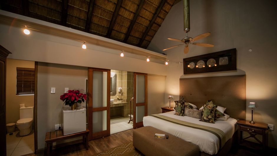 Fairview Hotel & Conference Center Room