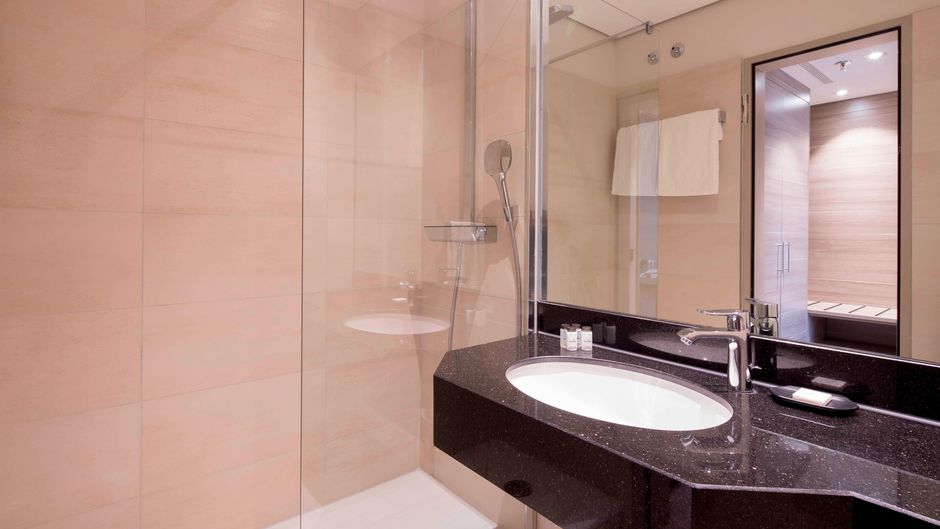 Sheraton Duesseldorf Airport Hotel Room