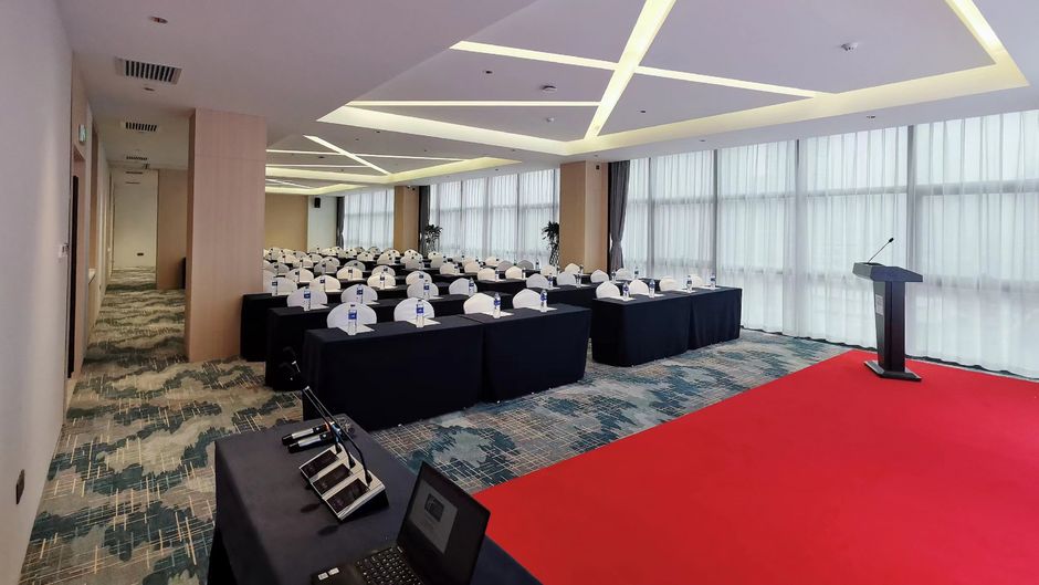 Holiday Inn Express Tuanjie South Road Meeting
