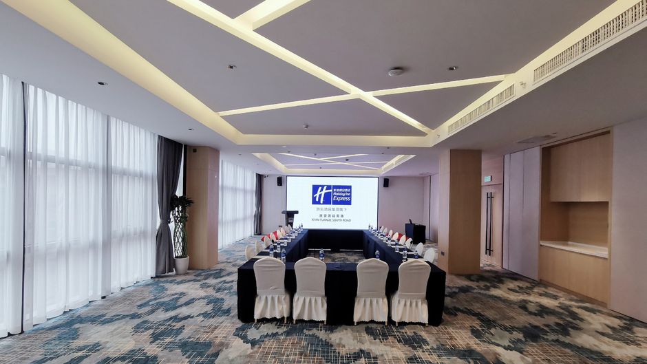 Holiday Inn Express Tuanjie South Road Meeting