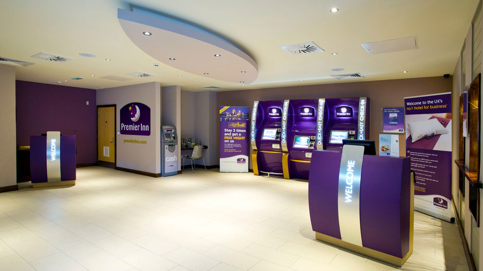 Premier Inn City Center (Buchanan) Lobby
