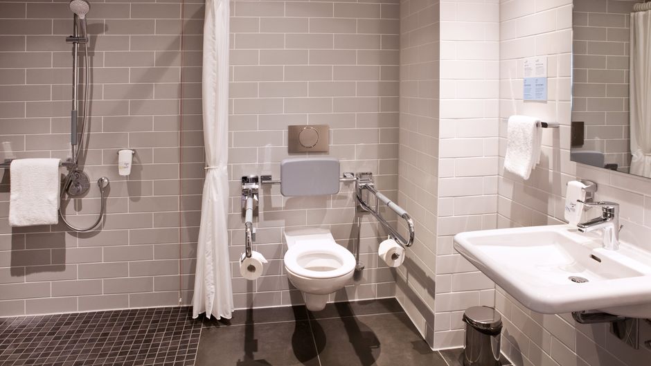 Holiday Inn Express Airport Room