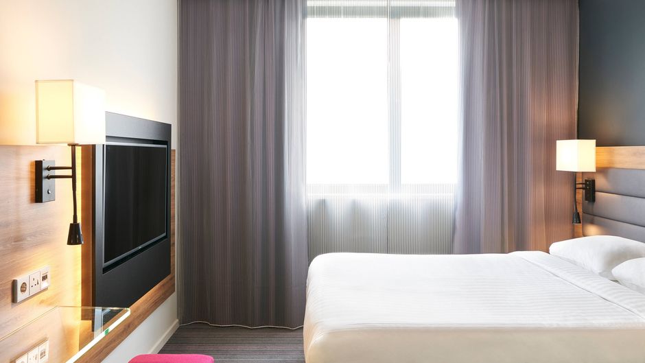 Moxy Paris Charles de Gaulle Airport Room