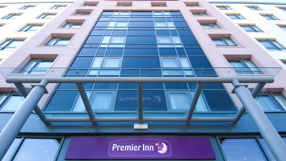 Premier Inn Gatwick Airport Manor Royal Exterior
