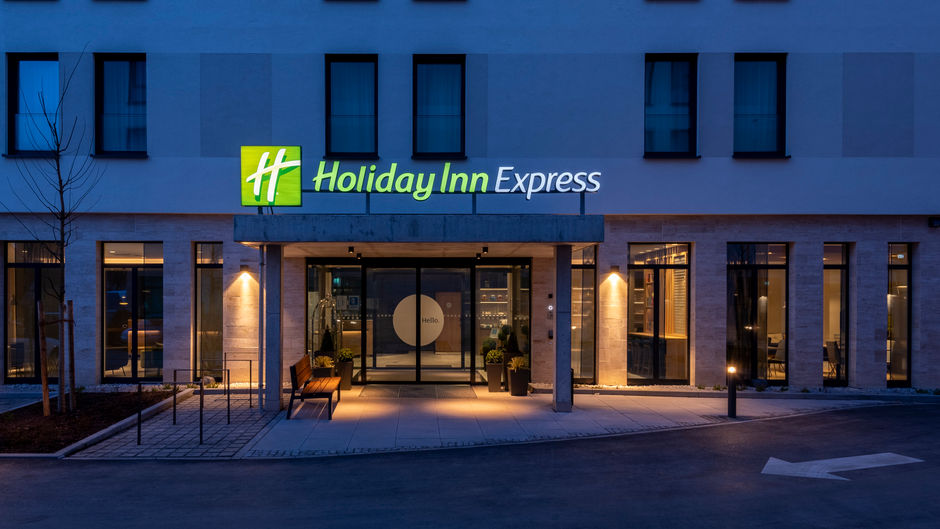 Holiday Inn Express Munich North Exterior