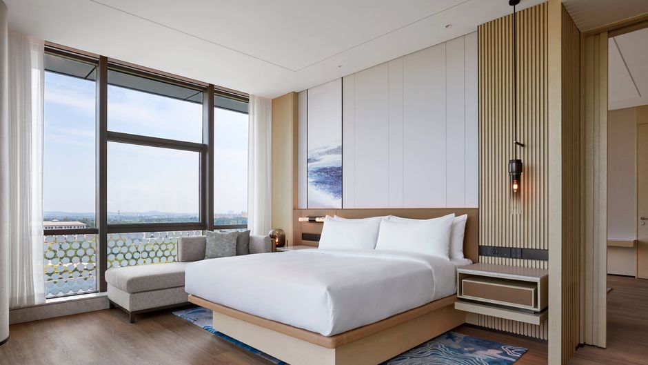 Courtyard by Marriott Qinhuangdao Suite
