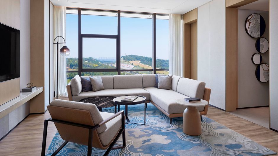 Courtyard by Marriott Qinhuangdao Suite