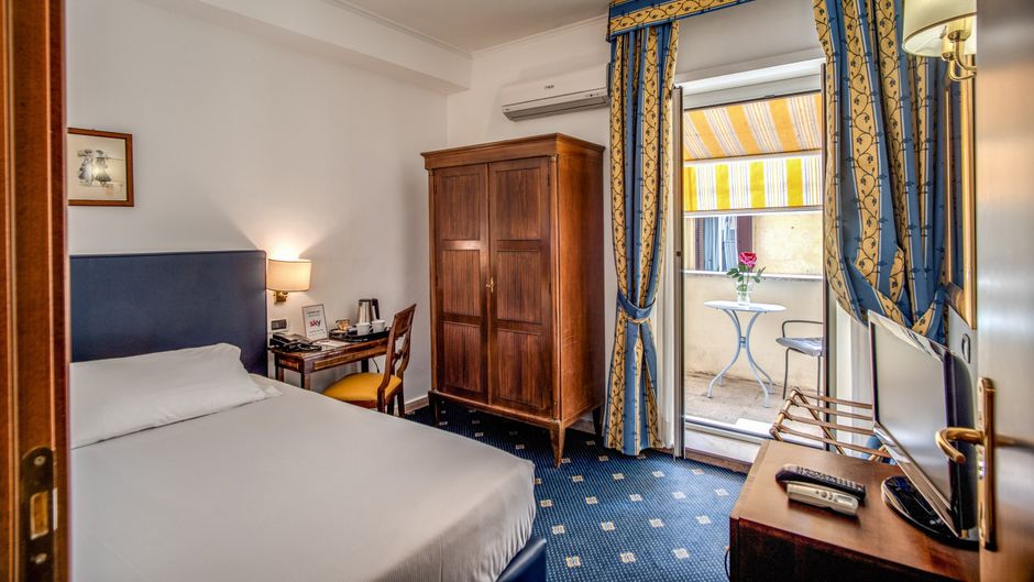 Hotel Napoleon Room