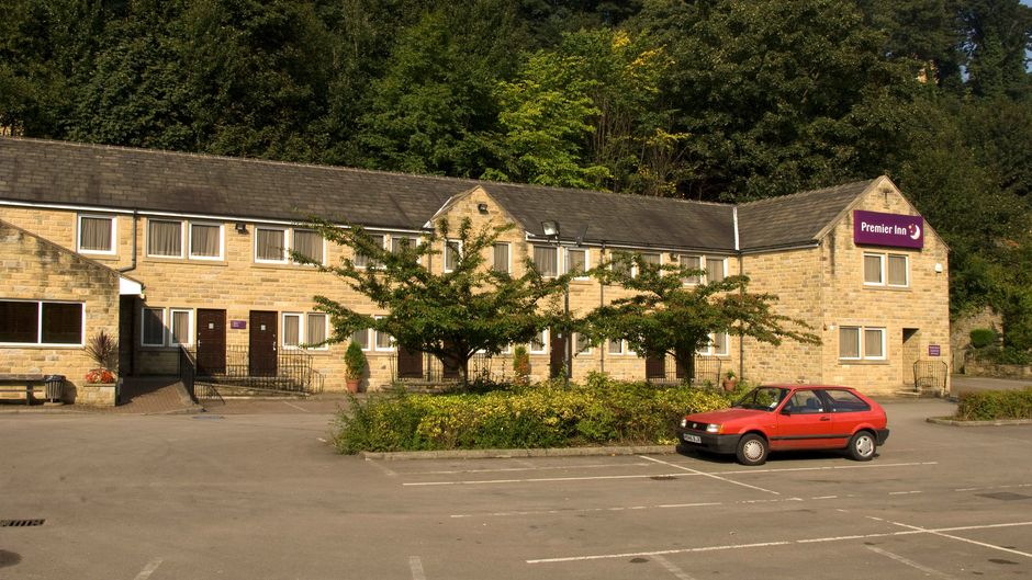 Premier Inn Halifax South (A629) Exterior