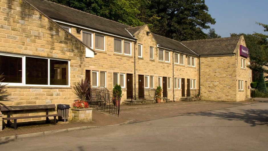 Premier Inn Halifax South (A629) Exterior