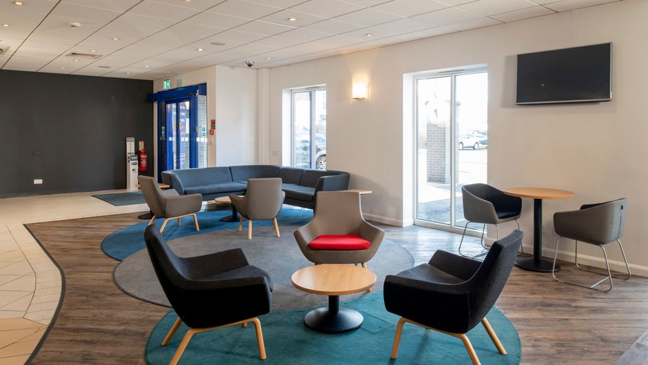 Holiday Inn Express Newcastle Lobby