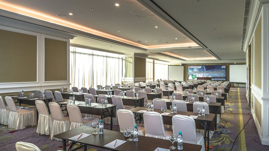 Oakwood Hotel & Residence Surabaya Meeting