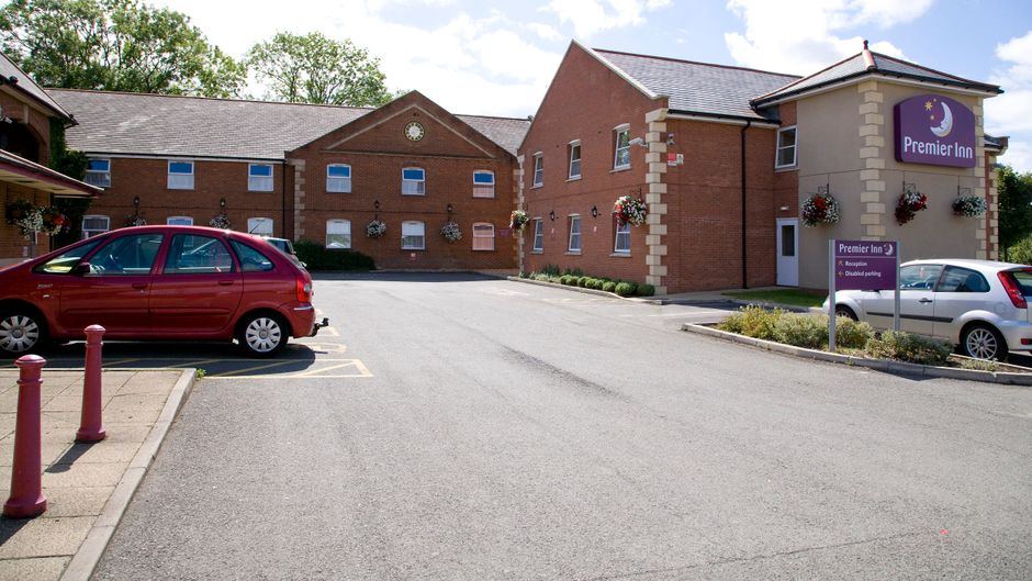 Premier Inn Kettering Exterior