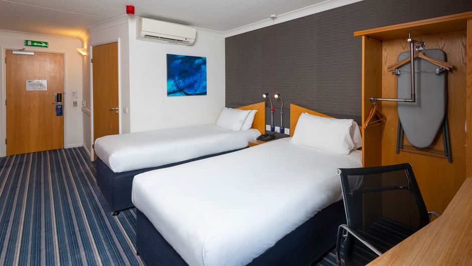 Holiday Inn Express Birmingham NEC Room