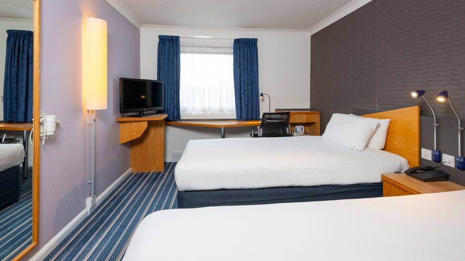 Holiday Inn Express Birmingham NEC Room