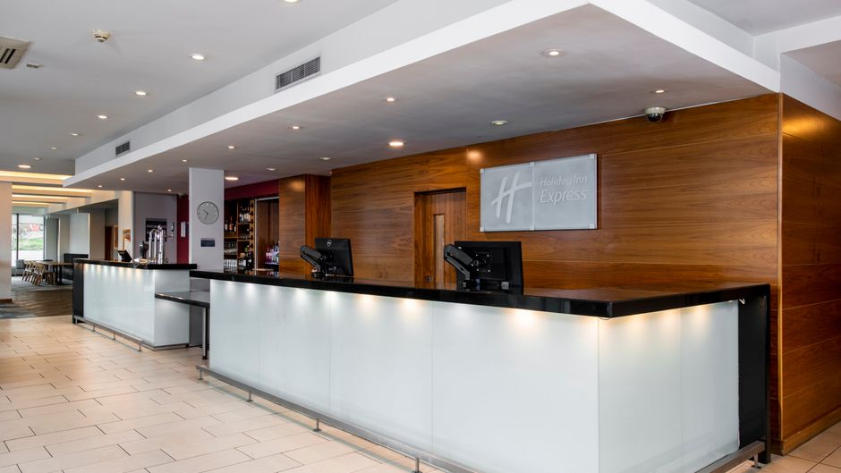 Holiday Inn Express Hamilton Lobby