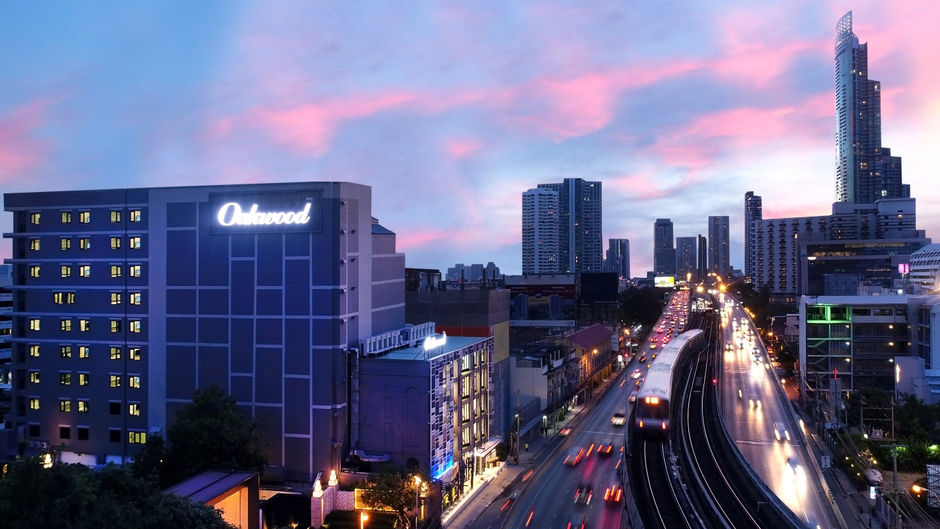 Oakwood Hotel & Residence Bangkok Exterior