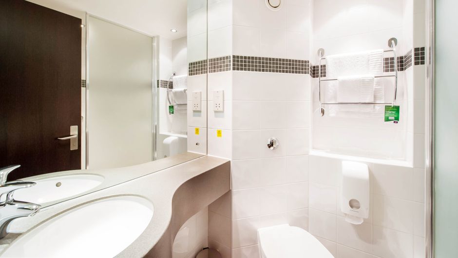 Premier Inn Luton Town Centre Room