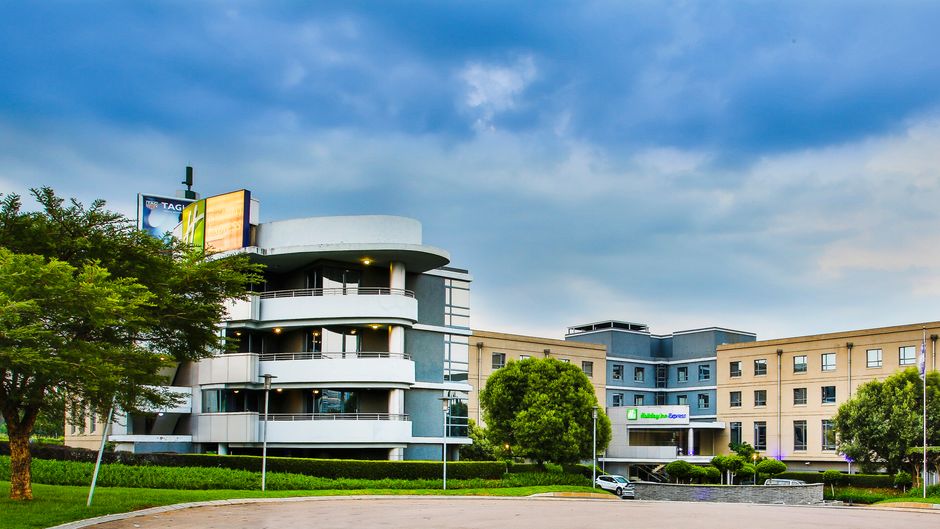 Holiday Inn Express Sandton-Woodmead Exterior
