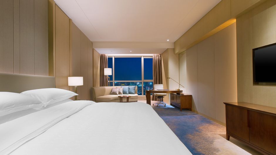 Sheraton Zhanjiang Hotel Room