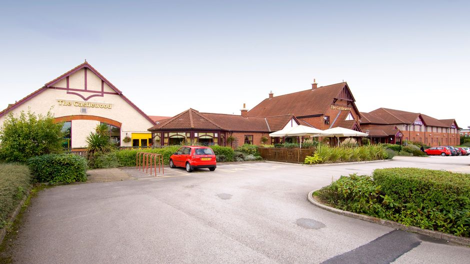 Premier Inn Mansfield Exterior