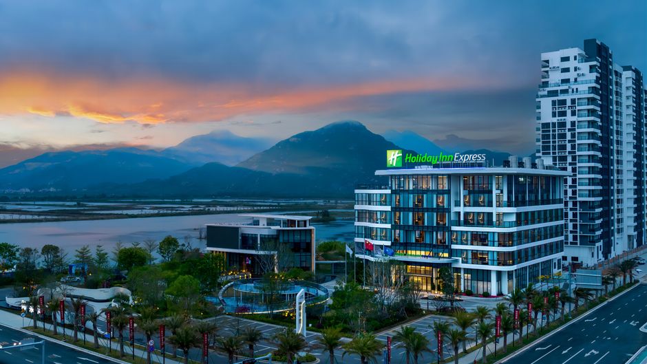 Holiday Inn Express Jiangmen Yinhu Bay Exterior