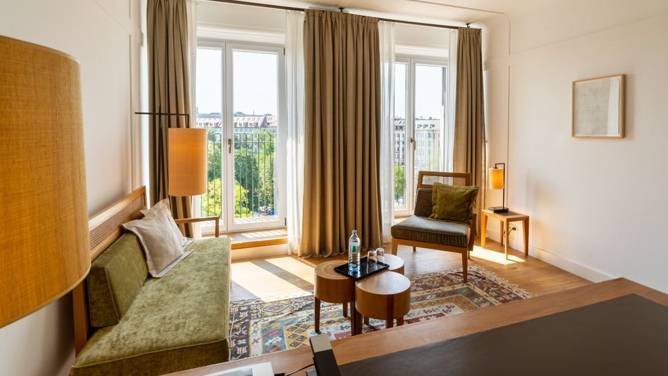 Louis Hotel Room