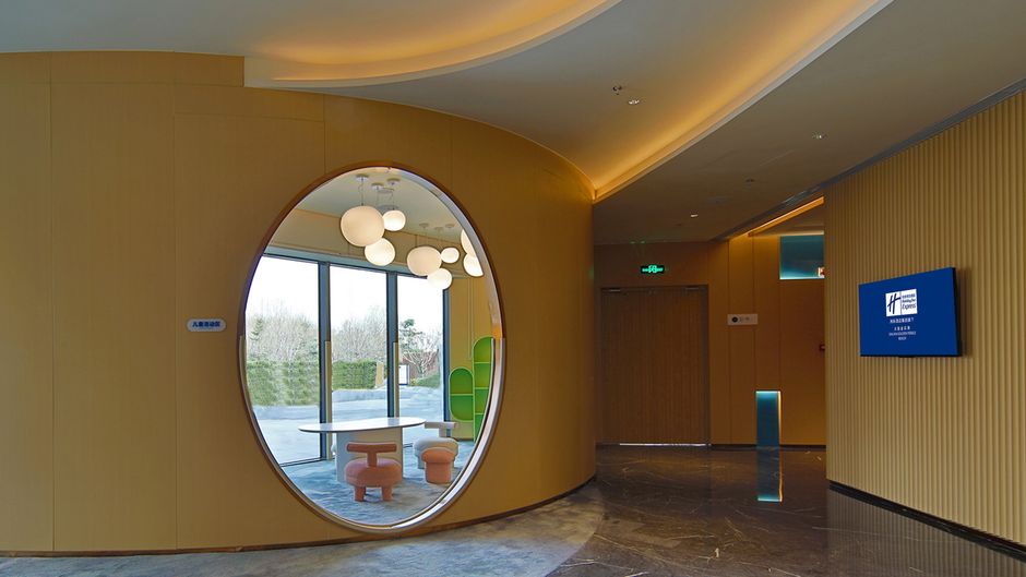 Holiday Inn Exp Golden Pebble Beach Recreation