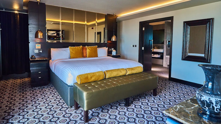 Vincent Hotel Suite