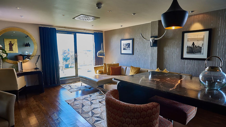 Vincent Hotel Suite